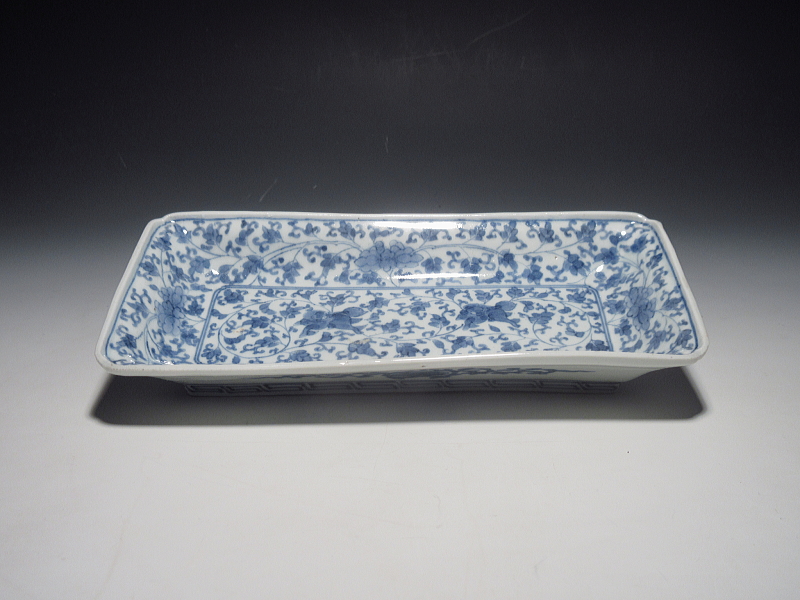古伊万里　藍柿右衛門　唐獅子花唐草文　長皿【元禄】