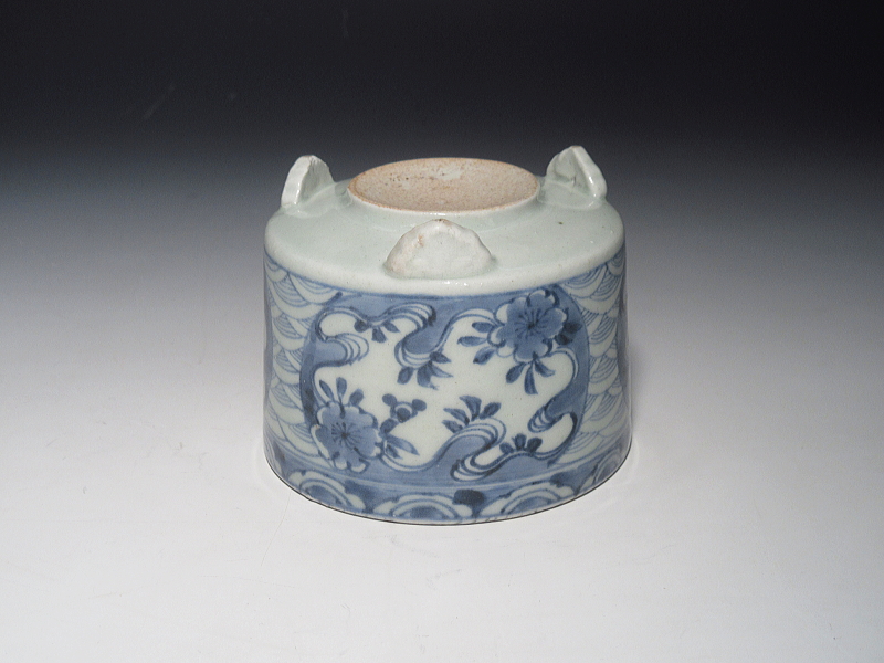 古伊万里　染付　桜花青海波文　三足香炉【宝暦】
