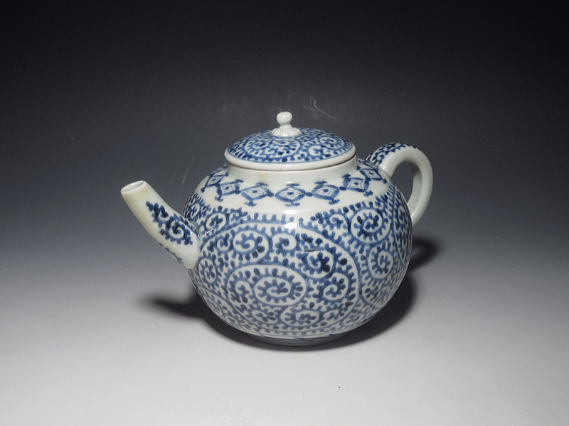 古伊万里　染付　七宝蛸唐草文　水注【享保～宝暦】