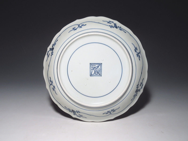 古伊万里　藍柿右衛門　雪輪花唐草文　六寸五分皿【元禄】