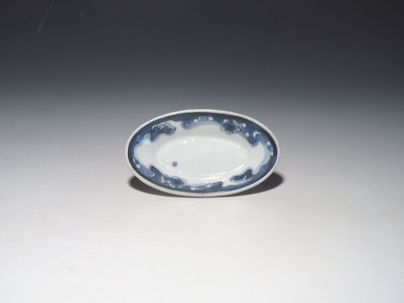 古伊万里　染付　桜花流水文　楕円形豆皿【享保】その１