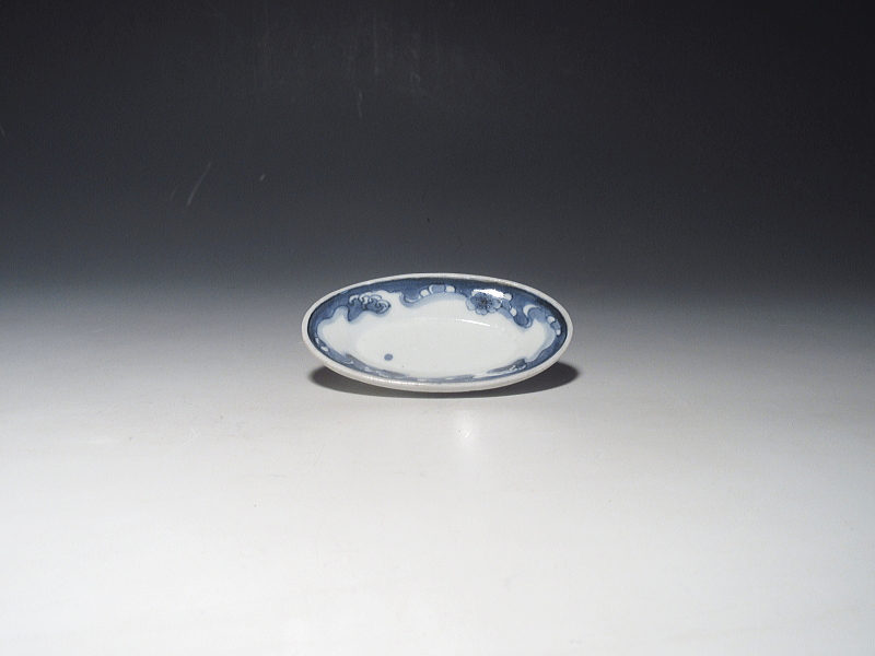 古伊万里　染付　桜花流水文　楕円形豆皿【享保】その１