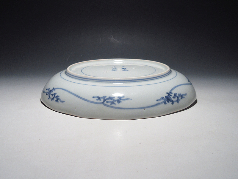 古伊万里　藍柿右衛門　花唐草文　陽刻七寸皿【元禄】