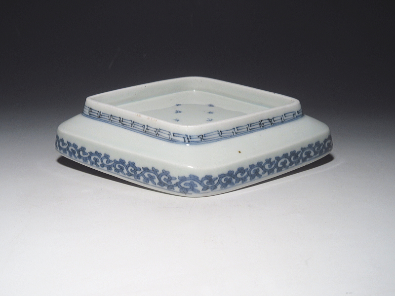 古伊万里 藍柿右衛門 紗綾文 菱形変形皿【延宝~元禄】