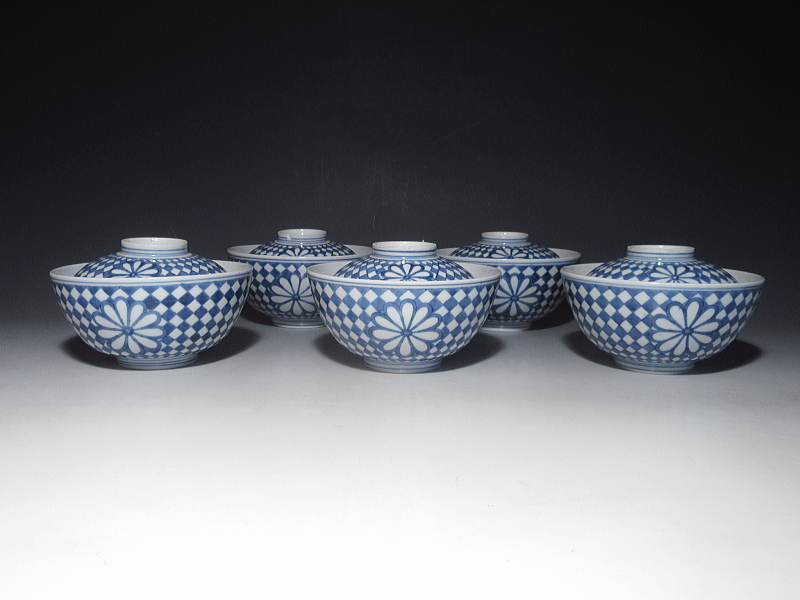 古伊万里　染付　菊花市松文　蓋茶碗　５客組【元禄～享保】