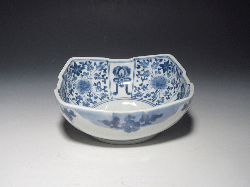 古伊万里　藍柿右衛門　花唐草文　四方小鉢【延宝～元禄】その１