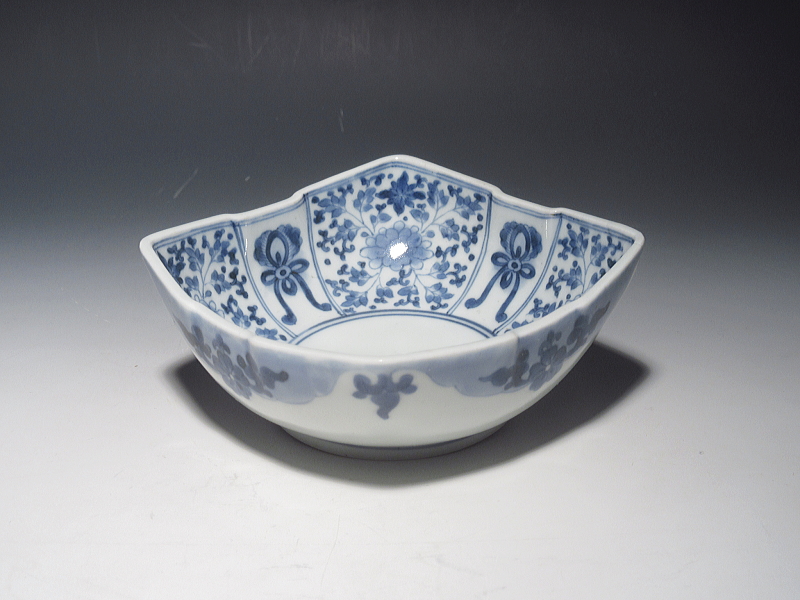 古伊万里　藍柿右衛門　花唐草文　四方小鉢【延宝～元禄】その１