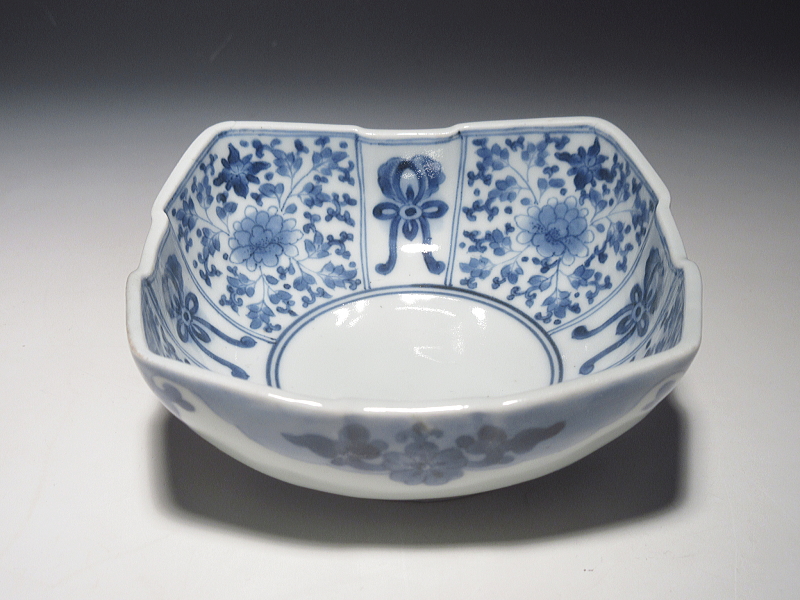 古伊万里　藍柿右衛門　花唐草文　四方小鉢【延宝～元禄】その１
