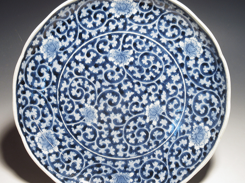 古伊万里　染付　花蛸唐草文　七寸皿【享保～宝暦】