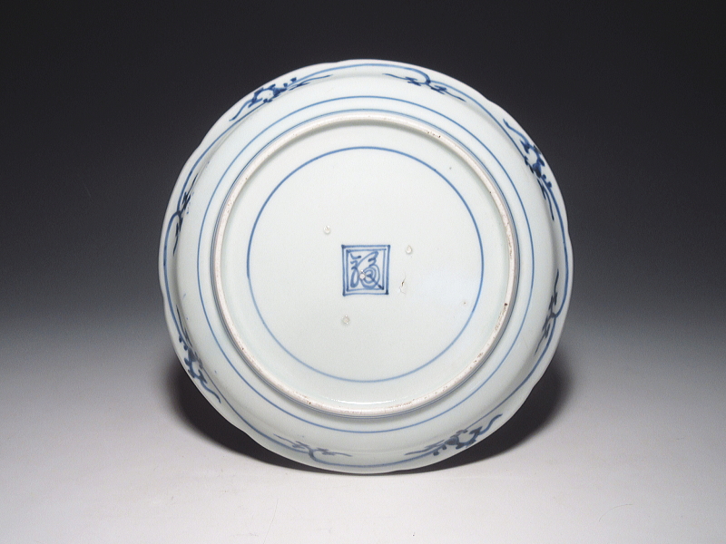 古伊万里　元禄染付　花・蛸唐草文　七寸皿【元禄】