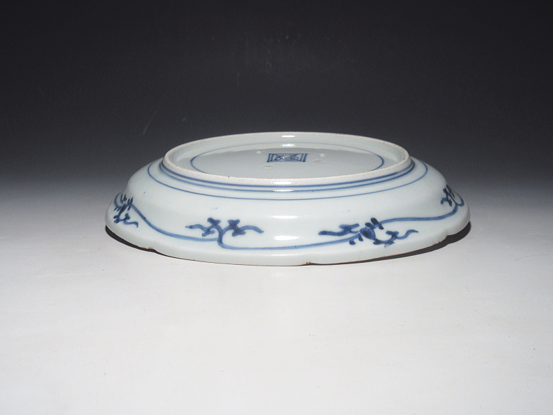 古伊万里　元禄染付　花・蛸唐草文　七寸皿【元禄】