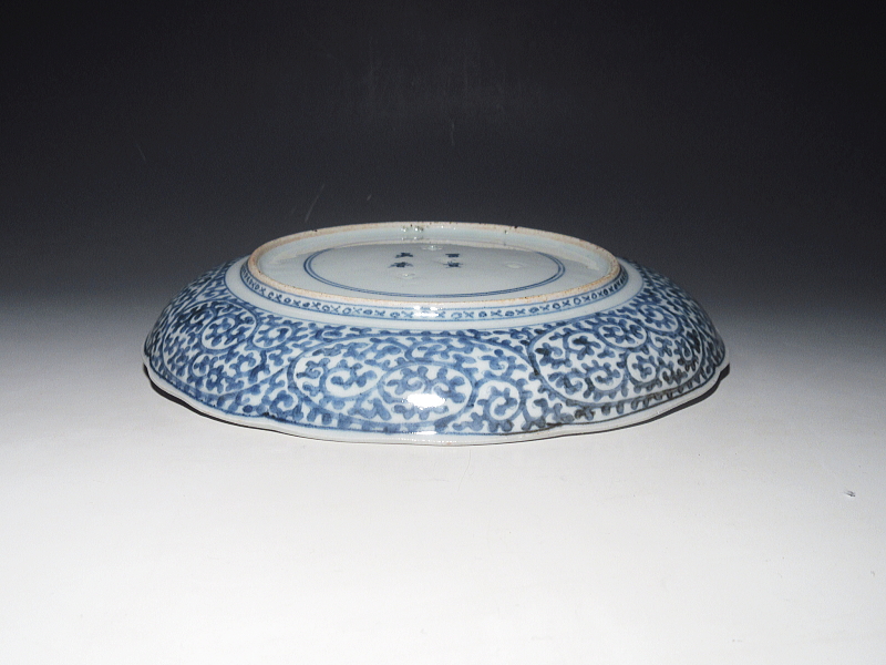 古伊万里　染付　両面蛸唐草文　七寸強皿【享保～宝暦】その１