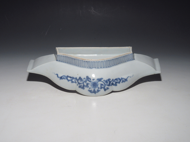 古伊万里　藍柿右衛門　山水文　富士山形変形皿【延宝】