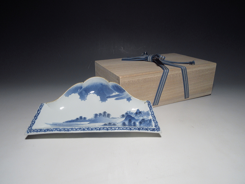 古伊万里　藍柿右衛門　山水文　富士山形変形皿【延宝】