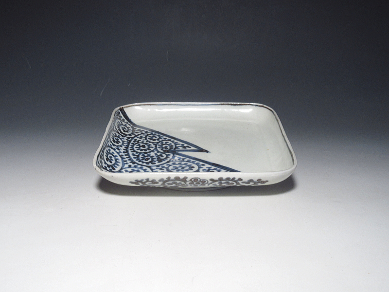 古伊万里　染付　書き分け　蛸唐草文　角皿【宝暦】