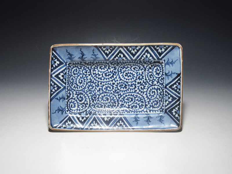 古伊万里　染付　全面蛸唐草文　角皿【宝暦～明和】その１