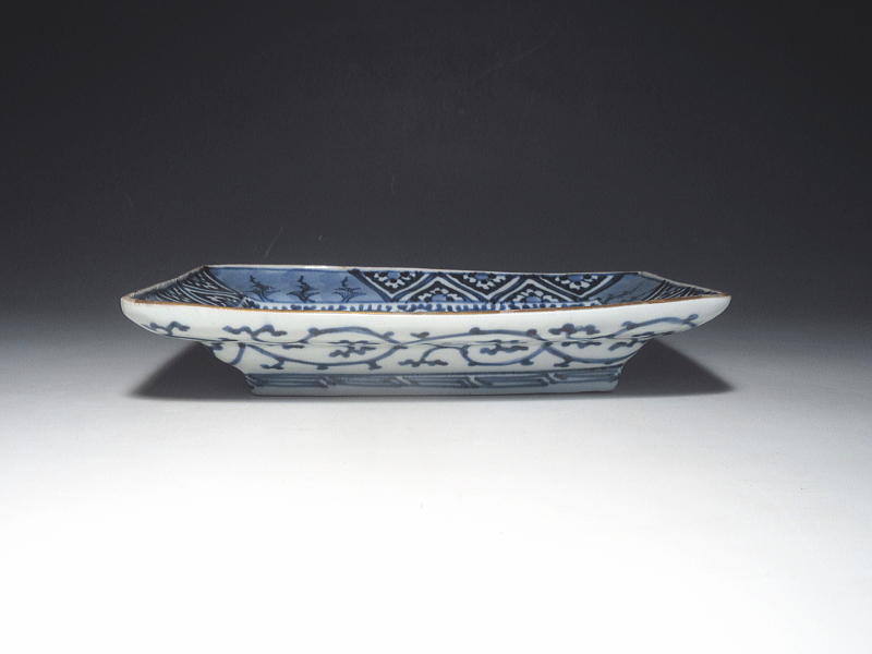 古伊万里　染付　全面蛸唐草文　角皿【宝暦～明和】その１