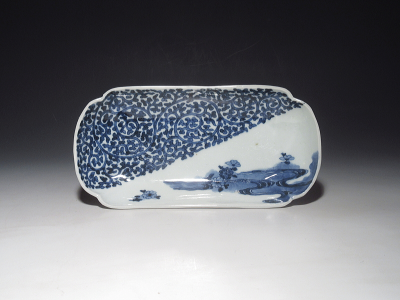 古伊万里　染付　桜花流水蛸唐草文　長皿【元禄】