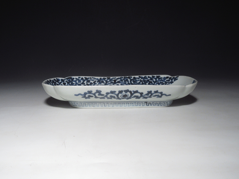 古伊万里　染付　桜花流水蛸唐草文　長皿【元禄】