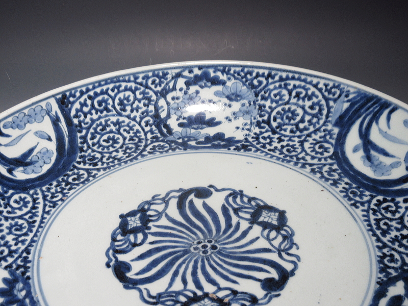 古伊万里　染付　丸文蛸唐草　大皿【享保～宝暦】