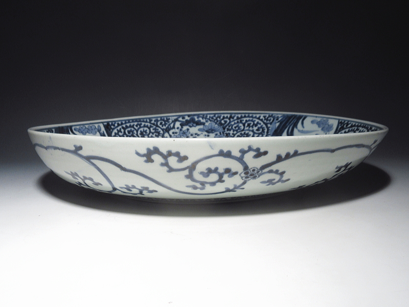 古伊万里　染付　丸文蛸唐草　大皿【享保～宝暦】