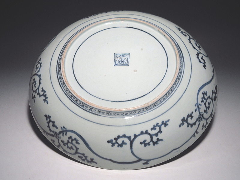 古伊万里　染付　丸文蛸唐草　大皿【享保～宝暦】