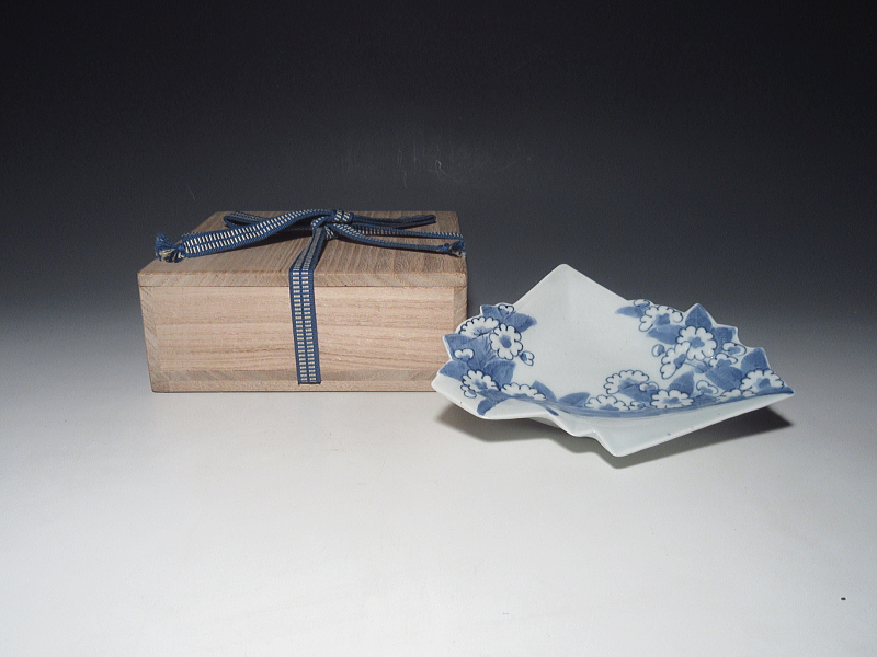 古伊万里　藍柿右衛門　染付　桜花文　折紙形皿【延宝】