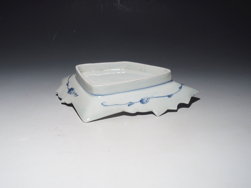 古伊万里　藍柿右衛門　染付　桜花文　折紙形皿【延宝】