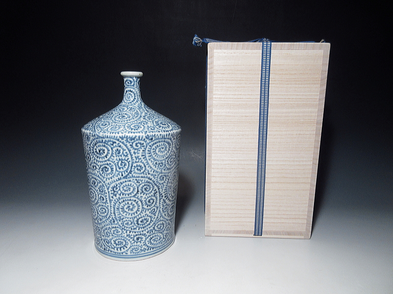 古伊万里　染付　蛸唐草文　酒徳利（かとや銘）【宝暦】