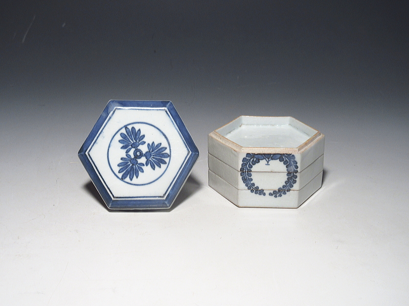 古伊万里　藍九谷　草文　小さな三段重【寛文】