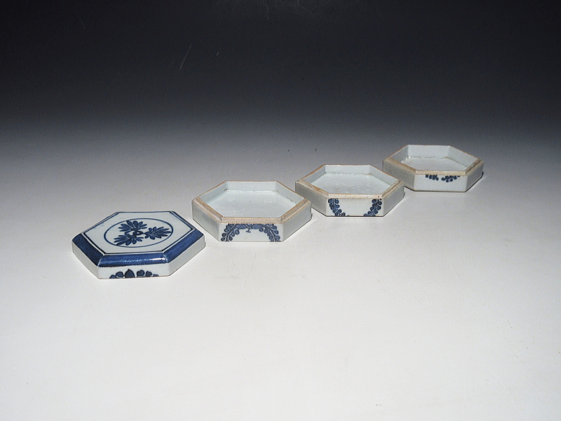 古伊万里　藍九谷　草文　小さな三段重【寛文】