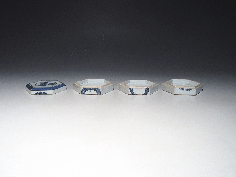 古伊万里　藍九谷　草文　小さな三段重【寛文】