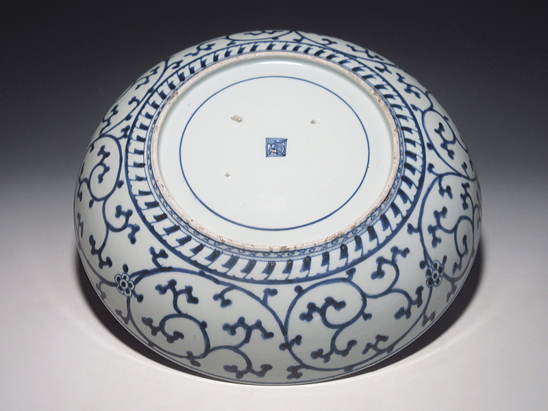 古伊万里　染付　宝珠飛龍蛸唐草文　大皿【宝暦】
