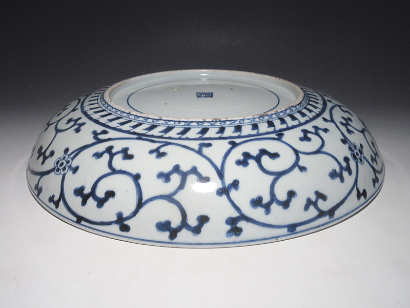 古伊万里　染付　宝珠飛龍蛸唐草文　大皿【宝暦】